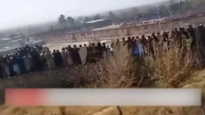 Afganistan'da kanlı infaz: 13 yaşındaki çocuğa 3 kişi öldürttüler! 80 bin kişi izledi