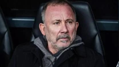 Beşiktaşlı taraftarlardan Sergen Yalçın ve yönetime tepki