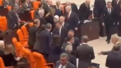 Bütçe görüşmelerine damga vuran an: Bahçeli ve Dervişoğlu böyle tokalaştı