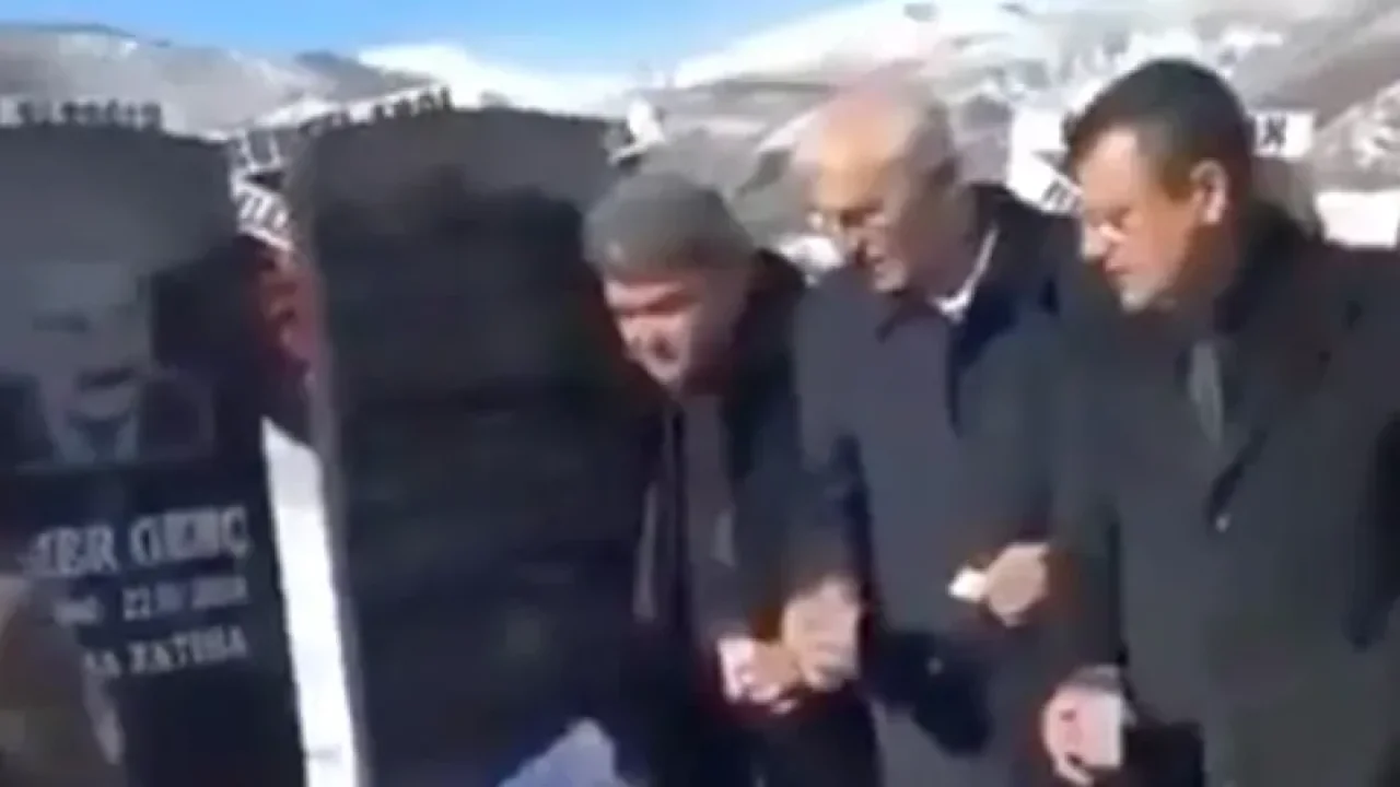 CHP, mezar başındaki rakılı anma hakkında açıklama yaptı