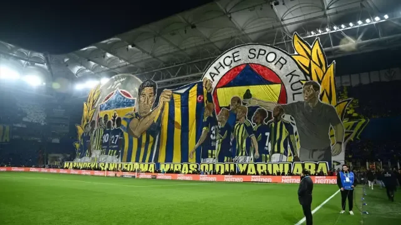Fenerbahçe&#039;nin dev koreografisinde o ismin olmamasına tepki yağıyor