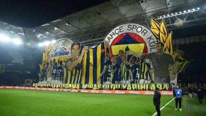 Fenerbahçe'nin dev koreografisinde o ismin olmamasına tepki yağıyor