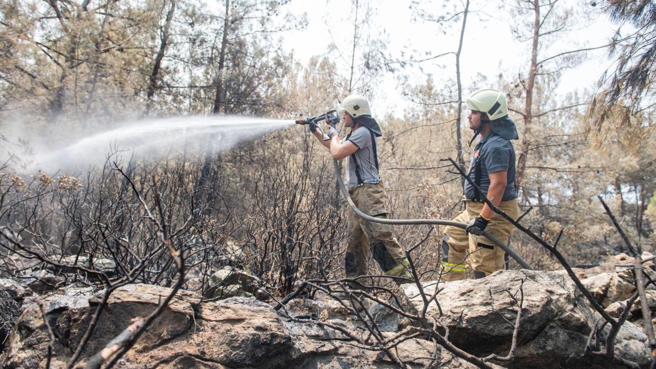 İzmir İtfaiyesi 2025 bilançosunu açıkladı: Yangınların yüzde 43’ü sigara ve kibritten