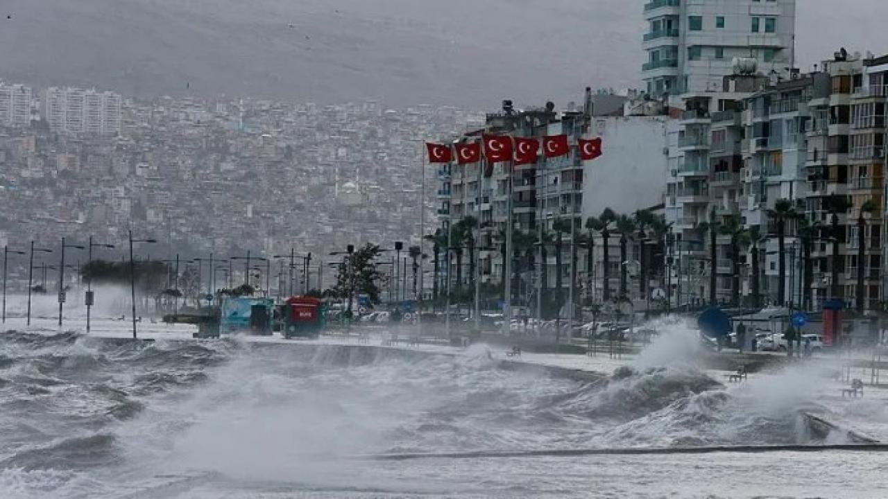 İzmir Valiliği yarın için uyardı: Deniz ulaşımı aksayabilir