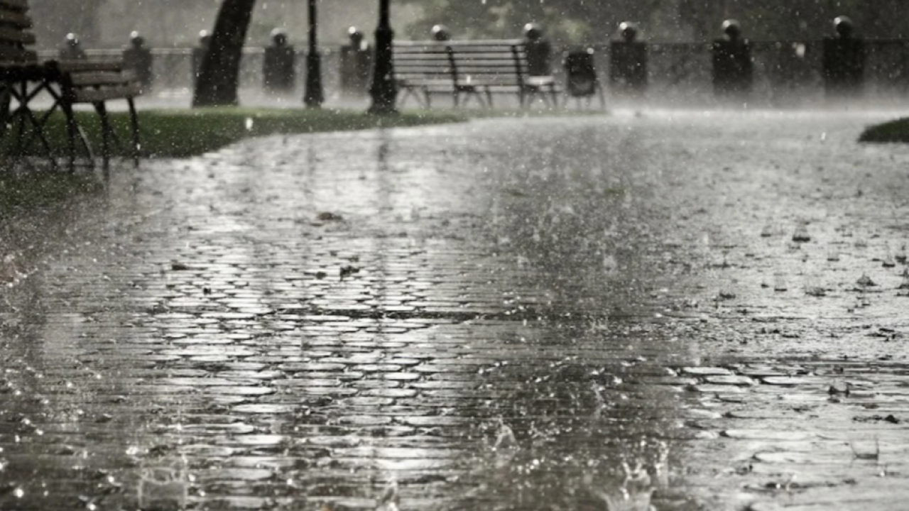 İzmir’de Hava Alarm Seviyesine Çıkıyor: Yeni Haftada Sağanak, Gök Gürültüsü ve Sert Geçişler