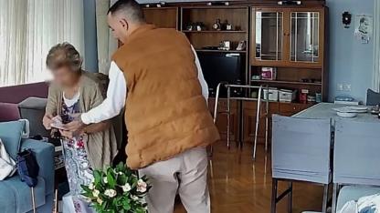 İzmir’de manda yoğurdu tuzağı: Yaşlıları kapı kapı dolandırdı!