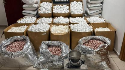 İzmir’de rekor uyuşturucu operasyonu: 2,3 milyon sentetik ecza ele geçirildi