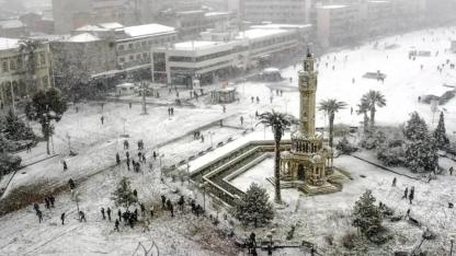 İzmir’de yılın ilk karı yüksek kesimlerde görüldü