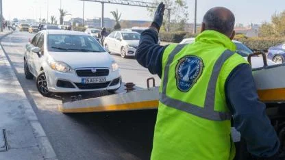 İzmir’de yoğun saatlerde ücretsiz çekici hizmetiyle trafiğe hızlı müdahale