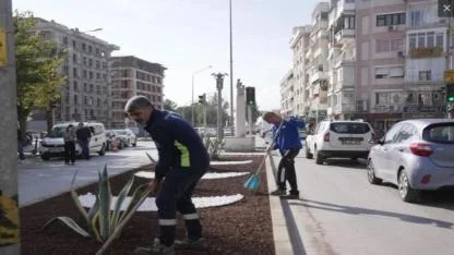 İzmir’in çehresi su tasarruflu bitkilerle güzelleşiyor