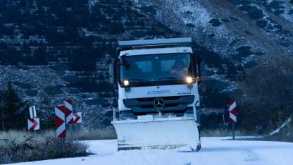 İzmir’in Yüksek Kesimleri Beyaza Büründü: Karla Mücadele Ekipleri Teyakkuzda