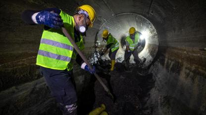 İZSU’dan Büyük Kanal’da 7/24 temizlik çalışması