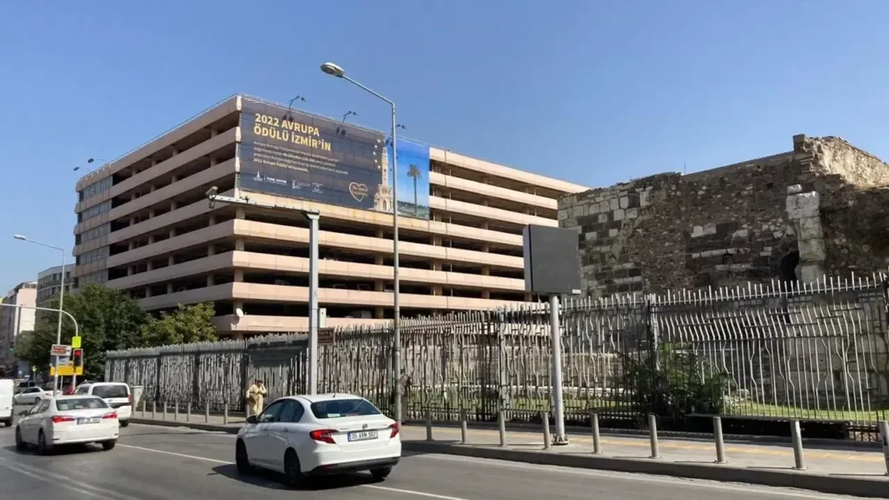 Kemeraltı Esnafından Çankaya Otoparkı Tepkisi: “Alternatif Olmadan Yıkım Olmaz”