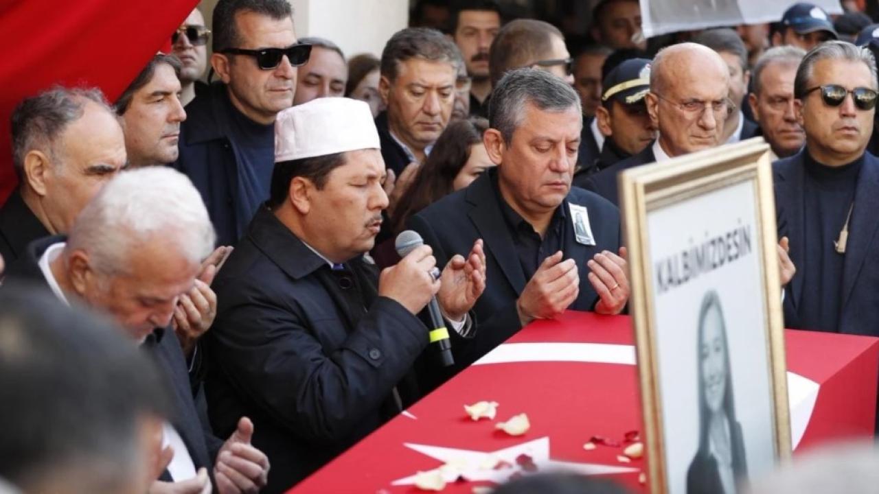 Manisa&#039;nın ilk kadın belediye başkanıydı: Gülşah Durbay son yolculuğuna uğurlandı