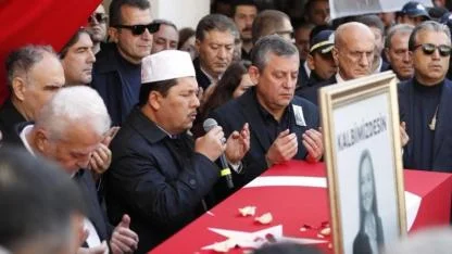 Manisa'nın ilk kadın belediye başkanıydı: Gülşah Durbay son yolculuğuna uğurlandı