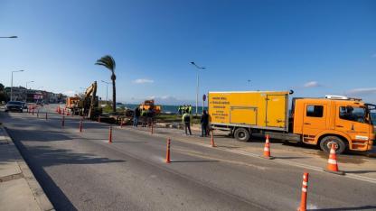 Mithatpaşa Caddesi’ndeki ana boru arızası için İZSU ekipleri seferber oldu