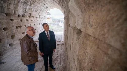 Smyrna Tiyatrosu gün yüzüne çıkıyor