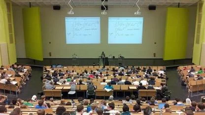 YÖK’ten üniversite öğrencilerine kötü haber: Lisans eğitimi 3 yıla düşüyor, yaz tatili kalkıyor