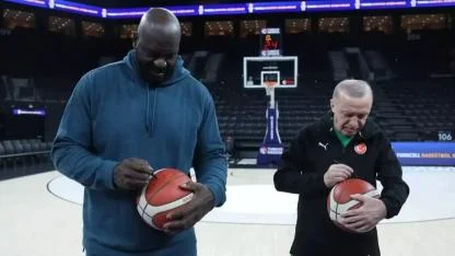 Cumhurbaşkanı Erdoğan ile NBA efsanesi Shaquille O’Neal sahaya çıktı