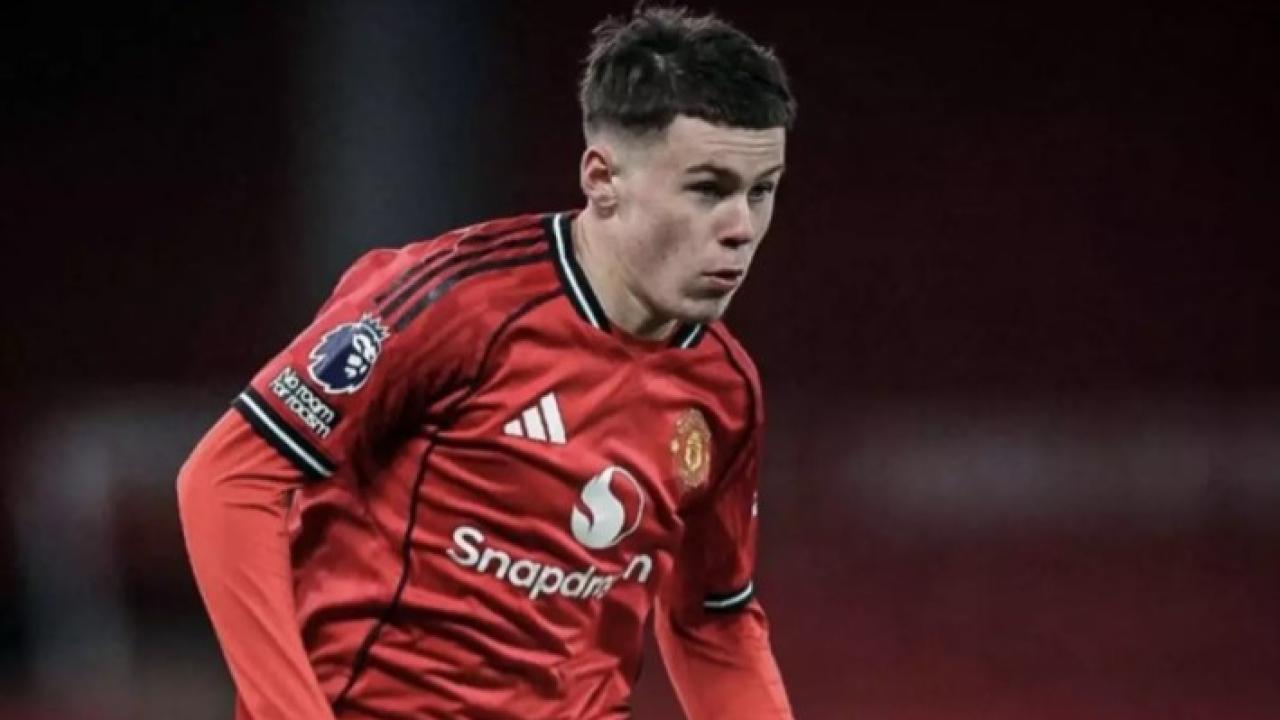 Efsane ismin oğlu Manchester United U18 ile ilk resmi maçına çıktı