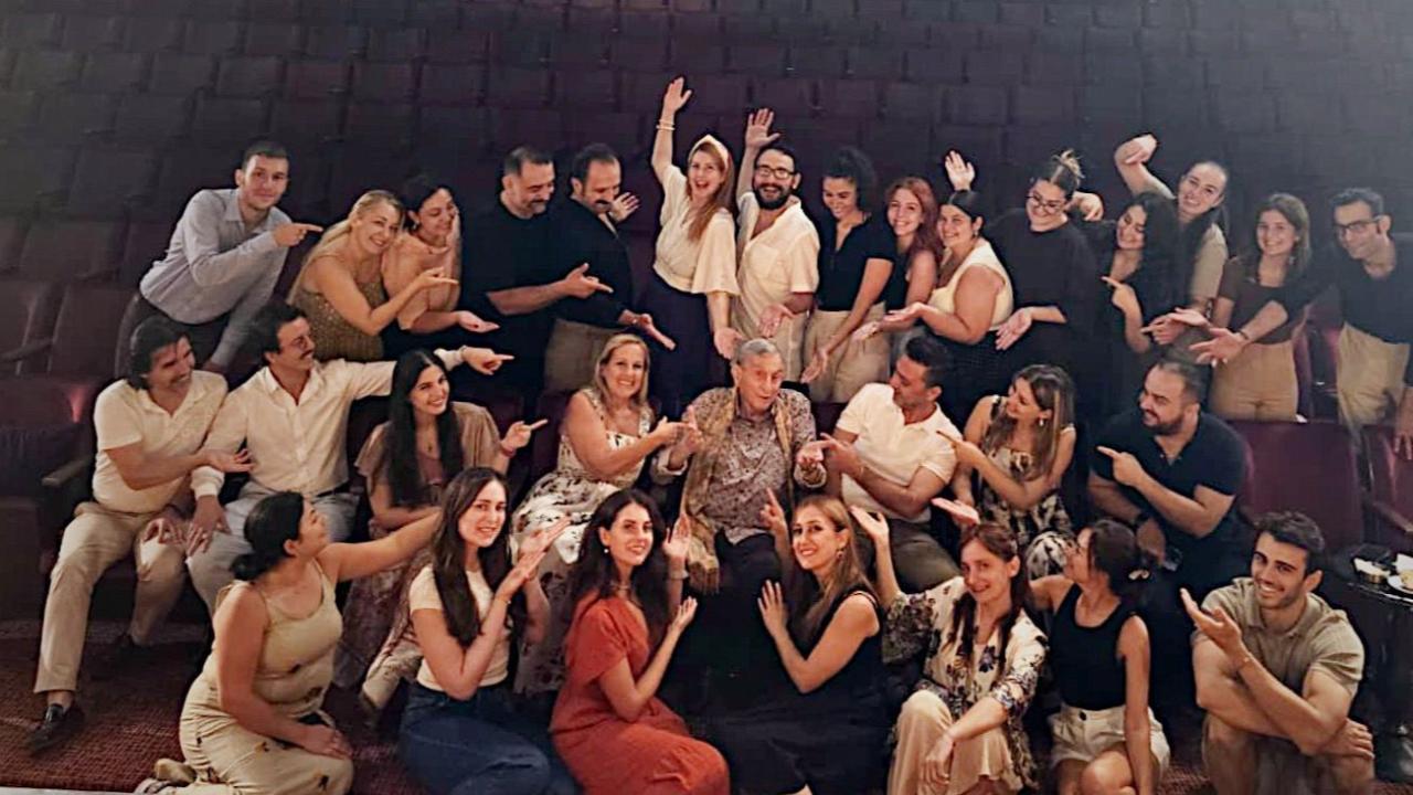 Haldun Dormen’in son prodüksiyonu, Sahne Tozu Tiyatrosu’nda yaşamaya devam ediyor