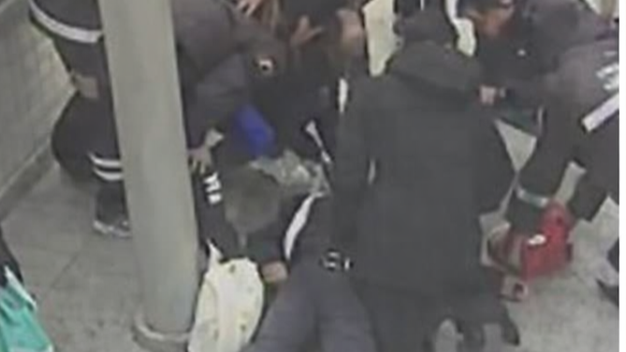 İZBAN Peronunda Hayat Mucizesi: Kalbi Duran Yolcu İlk Müdahaleyle Kurtarıldı