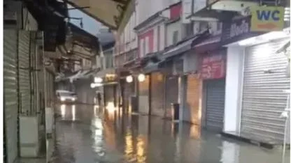 İzmir’de Sağanak Hayatı Felç Etti: Kemeraltı Yine Sular Altında