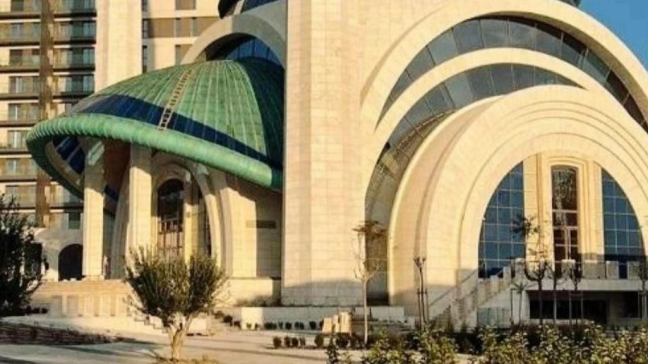 İzmir’de Sosyal Medyanın Yeni Gözdesi! İzmir'de Herkes Bu Kafeyi Konuşuyor: Konumu Görenleri Şaşırtıyor!