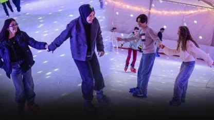 İzmir’de tatil coşkusu buz pistlerine taşındı