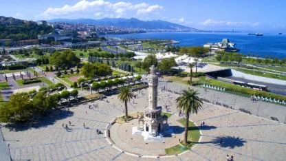 İzmir’in en eski mesleklerinden: Konak Meydanı’nda değişmeyen gelenek