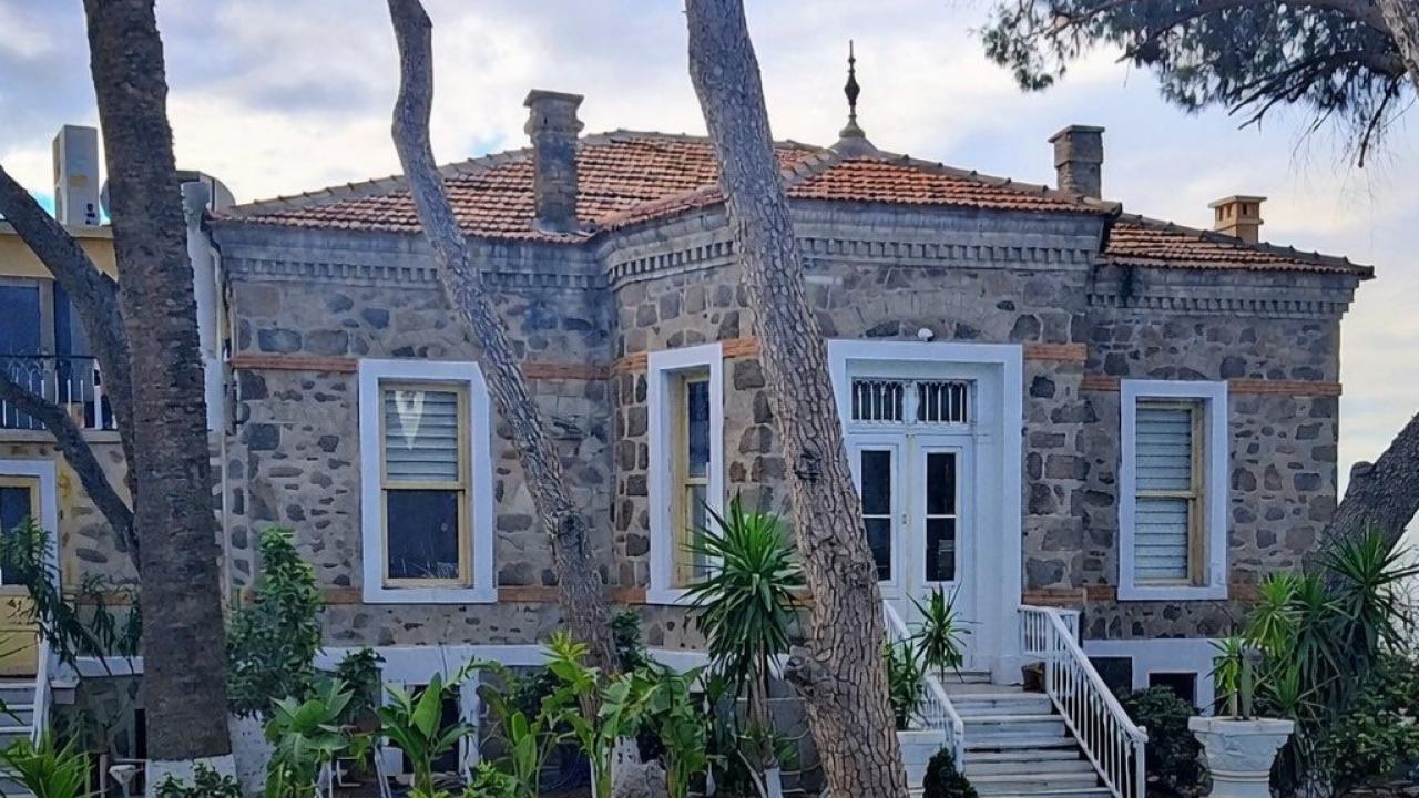 İzmir’in tarihi Saime Sultan Yalısı 600 milyon TL’ye satışa çıkarıldı
