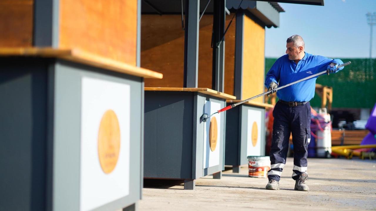 Karşıyaka sahilindeki mısır ve kestane satıcılarına hijyenik ve estetik yeni stantlar