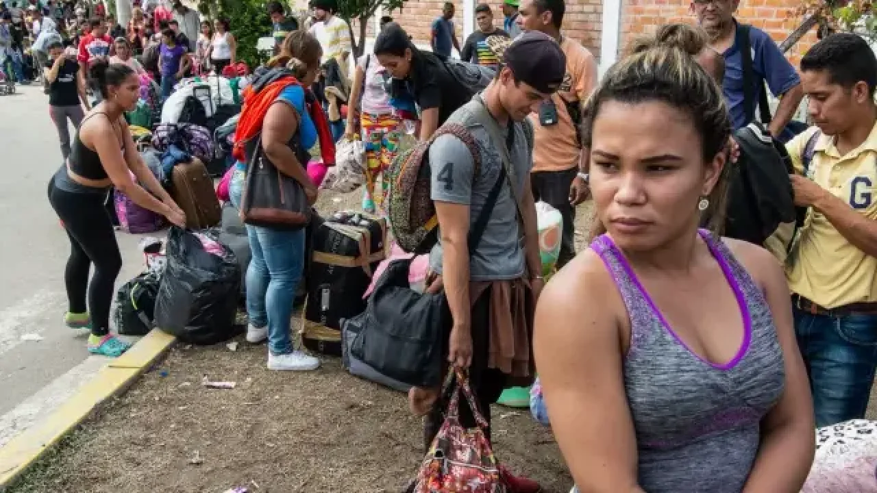 Kolombiya, Venezuela Sınırına 30 Bin Asker Sevk Etti