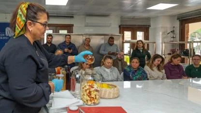 Meslek Fabrikası’nda doğal sirke atölyesi: 60’tan fazla çeşidin püf noktaları öğretildi