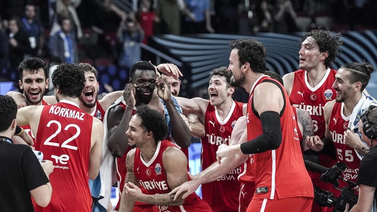 12 Dev Adam Deplasmanda Sırbistan Millî Basketbol Takımı’nı Yendi