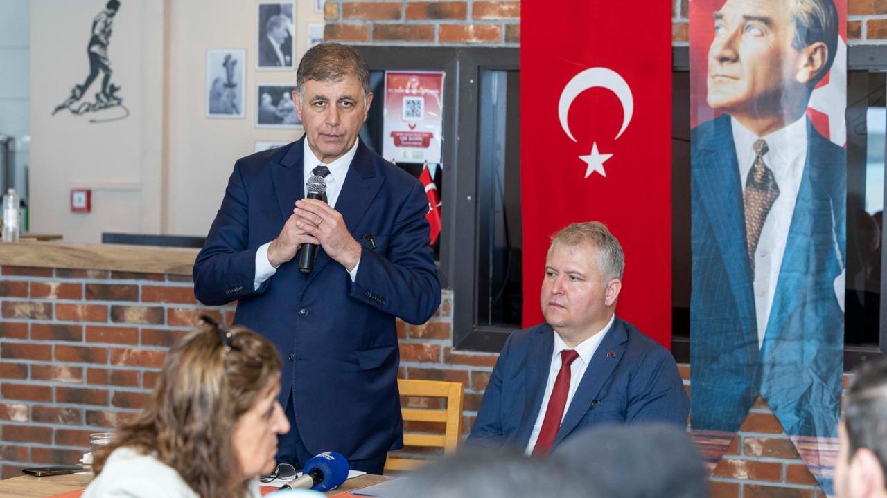 Başkan Tugay Urla’da muhtarlarla buluştu: Ne olursa olsun çalışmaya devam edeceğiz