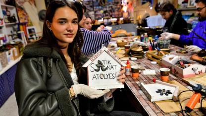 Bornova’da gençlerden çevreye sanat dokunuşu