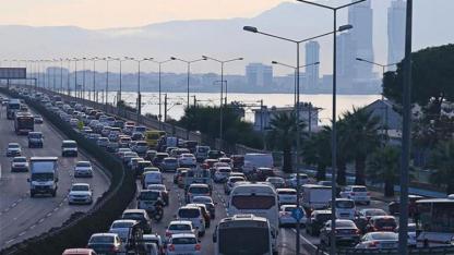 Buca’da 220/21 Sokak 2 Günlüğüne Trafiğe Kapatıldı