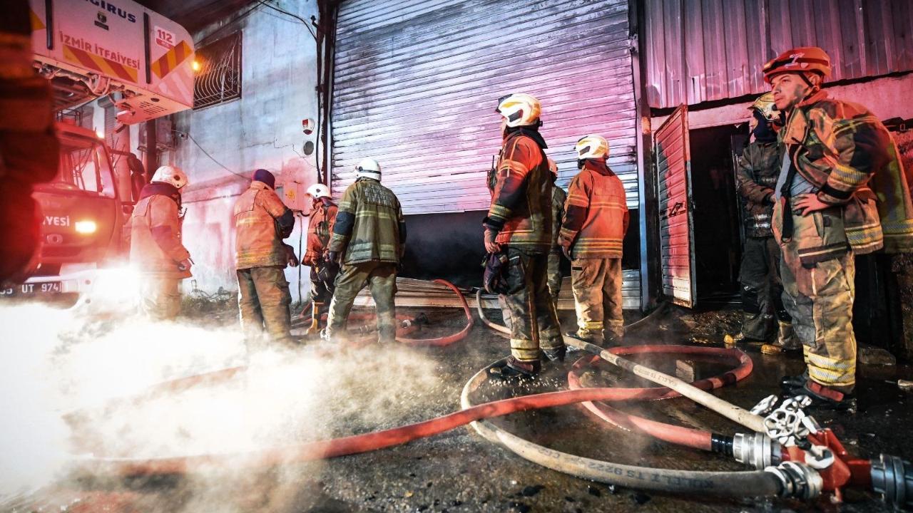 Buca’da mobilya atölyesinde yangın: Alevler 18 dakikada kontrol altına alındı