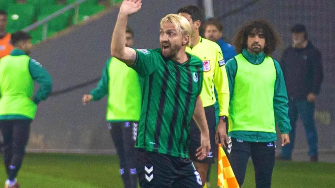 Caner Erkin’den kart istatistiği: 12 maçta 4 kırmızı