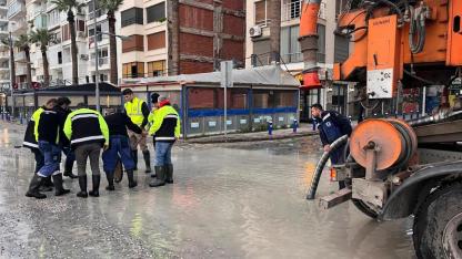 Dün İzmir'de Rüzgâr 137,5 Km/Saate Ulaştı: Deniz Seviyesi 1,5 Metreye Yaklaştı