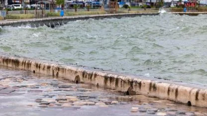 Ege’de Düşük Basınç Etkisi: İzmir’de Deniz Seviyesi 85 Santimetre Yükseldi