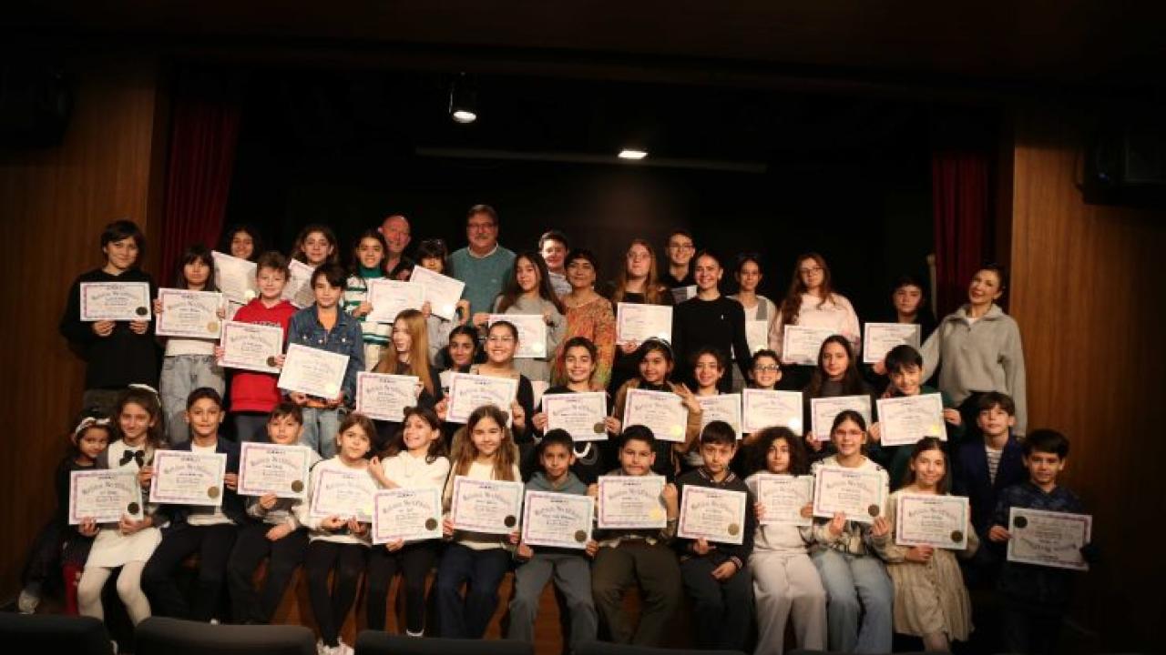Folkart Academy’de çocuk oyuncular mezuniyet sevinci yaşadı