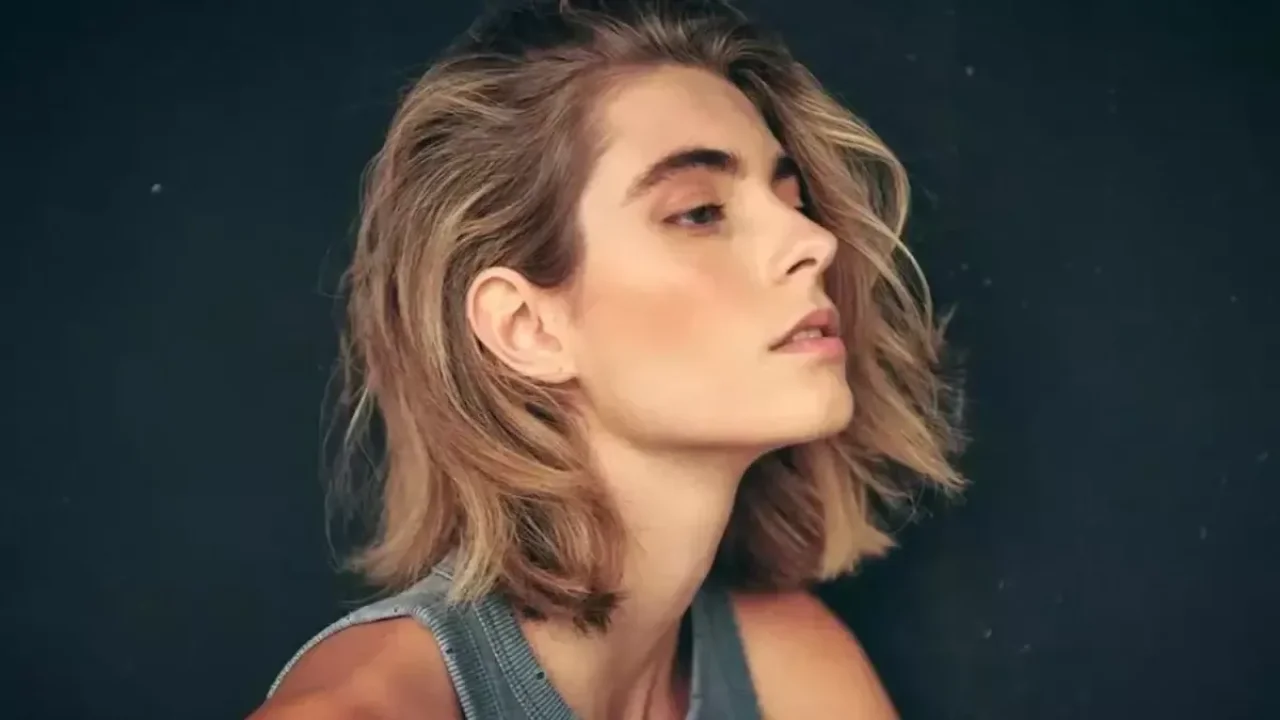 Genç manken evinde ölü bulundu