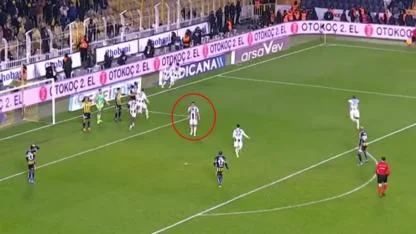 İrfan Can Kahveci’den gecenin en çok konuşulan hareketi