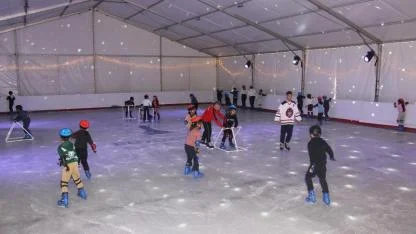 İzmir Büyükşehir’den 1500 öğrenciye buz pisti deneyimi