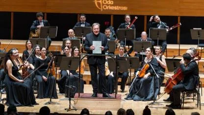 İzmir Oda Orkestrası’nda klasik müziğin ustaları sahnedeydi