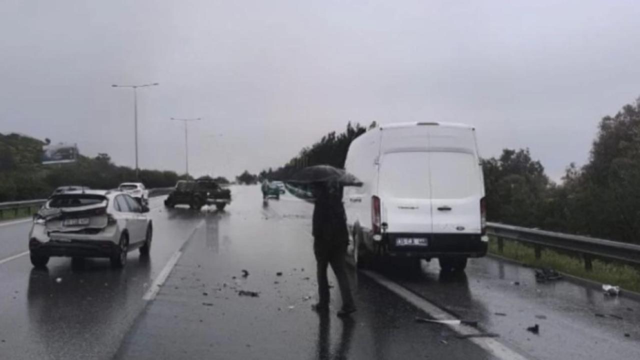 İzmir’de zincirleme kaza: Bu güzergahta trafik kilitlendi