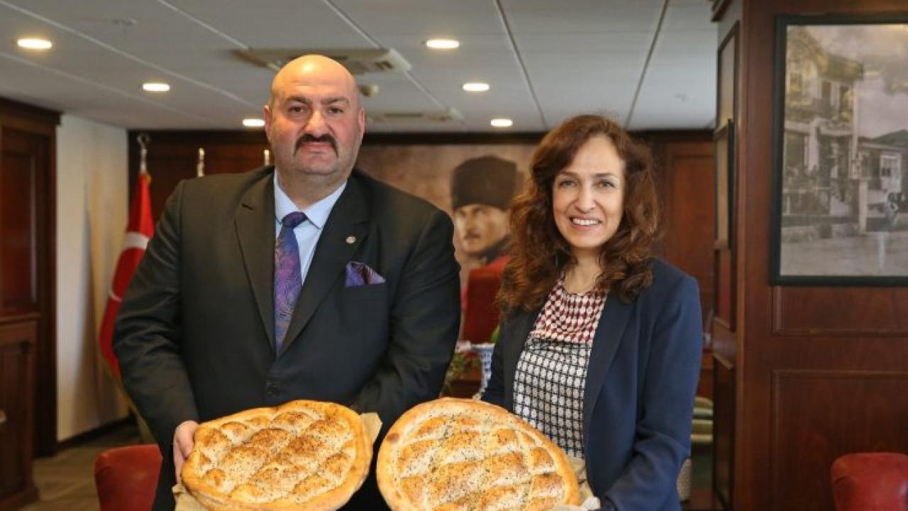 Karşıyaka’da Ramazan Dayanışması: Askıda Pide ve 3 Bin Aileye Alışveriş Çeki