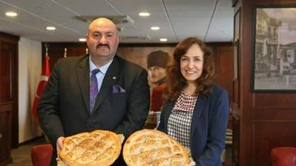 Karşıyaka’da Ramazan Dayanışması: Askıda Pide ve 3 Bin Aileye Alışveriş Çeki